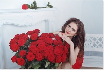 plakaty-piekna-brunetka-kobieta-z-czerwonych-roz-bukiet-kwiatow-w-moder.jpg